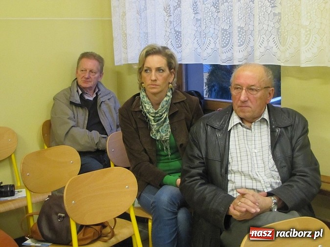 Zdjęcie w galerii na portalu naszraciborz.pl: Prezydenckie tournee 2013. W Brzeziu niska frekwencja i sroga krytyka wiadomości z regionu