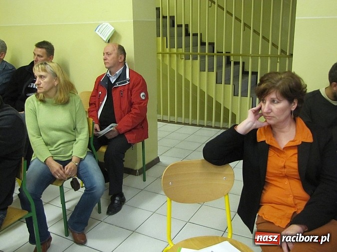 Zdjęcie w galerii na portalu naszraciborz.pl: Prezydenckie tournee 2013. W Brzeziu niska frekwencja i sroga krytyka wiadomości z regionu