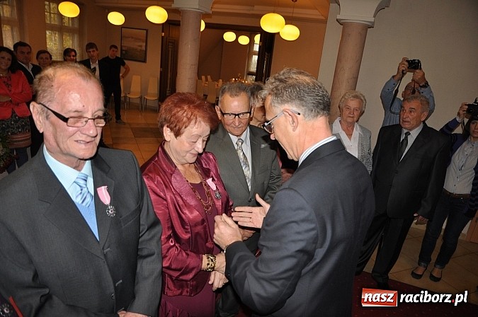 Zdjęcie w galerii na portalu naszraciborz.pl: Złote Gody w Raciborzu - medale Prezydenta RP dla sześciu par wiadomości z regionu
