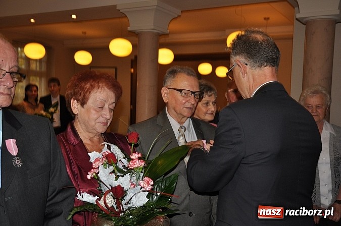 Zdjęcie w galerii na portalu naszraciborz.pl: Złote Gody w Raciborzu - medale Prezydenta RP dla sześciu par wiadomości z regionu