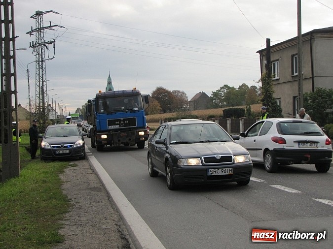 Zdjęcie w galerii na portalu naszraciborz.pl: Mieszkańcy Studziennej blokowali DK 45 na ul. Bogumińskiej wiadomości z regionu