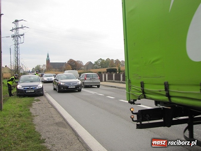 Zdjęcie w galerii na portalu naszraciborz.pl: Mieszkańcy Studziennej blokowali DK 45 na ul. Bogumińskiej wiadomości z regionu