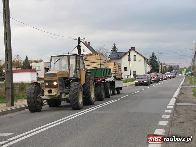 Zdjęcie w galerii na portalu naszraciborz.pl: Mieszkańcy Studziennej blokowali DK 45 na ul. Bogumińskiej wiadomości z regionu