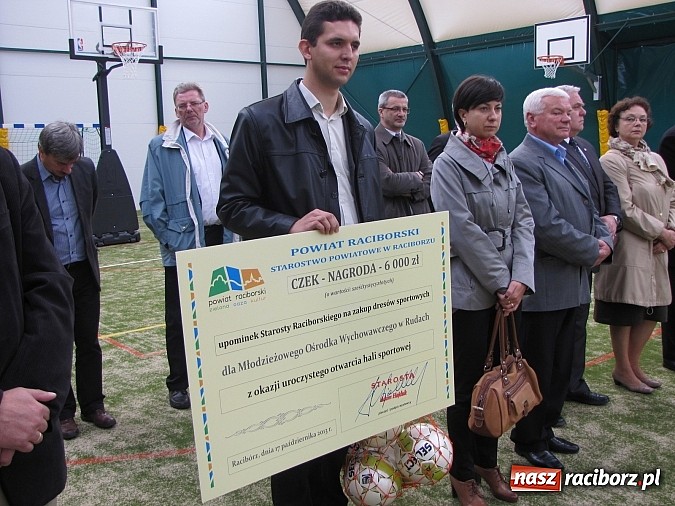 Zdjęcie w galerii na portalu naszraciborz.pl: Wychowankowie MOW-u w Rudach mają nowe boisko wiadomości z regionu