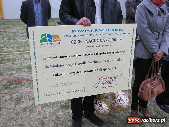 Zdjęcie w galerii na portalu naszraciborz.pl: Wychowankowie MOW-u w Rudach mają nowe boisko wiadomości z regionu