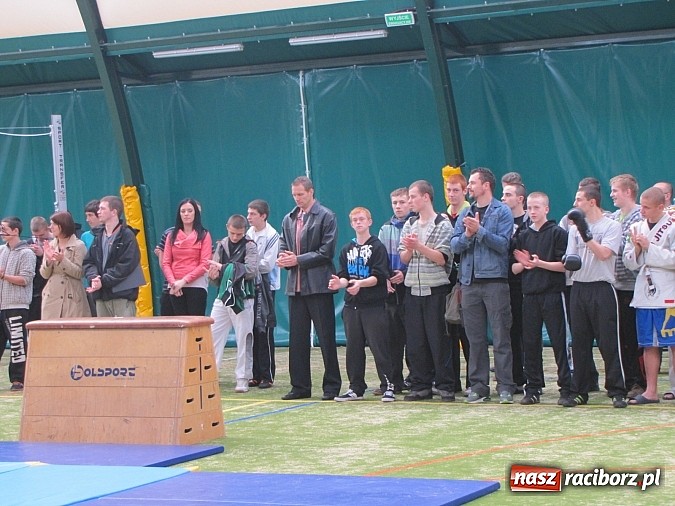 Zdjęcie w galerii na portalu naszraciborz.pl: Wychowankowie MOW-u w Rudach mają nowe boisko wiadomości z regionu