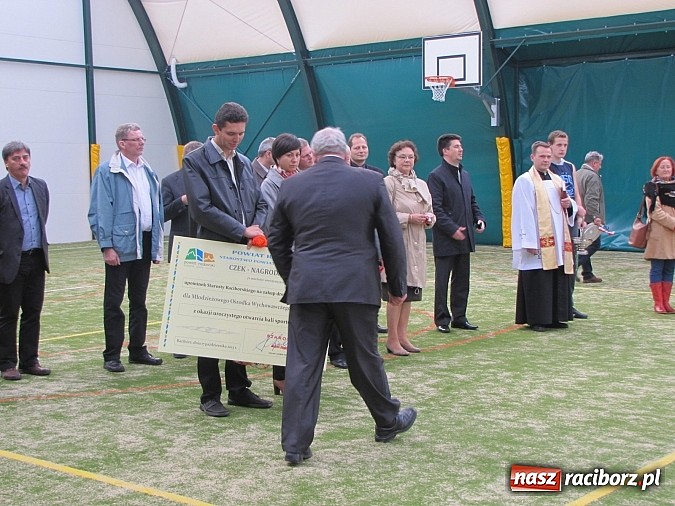 Zdjęcie w galerii na portalu naszraciborz.pl: Wychowankowie MOW-u w Rudach mają nowe boisko wiadomości z regionu