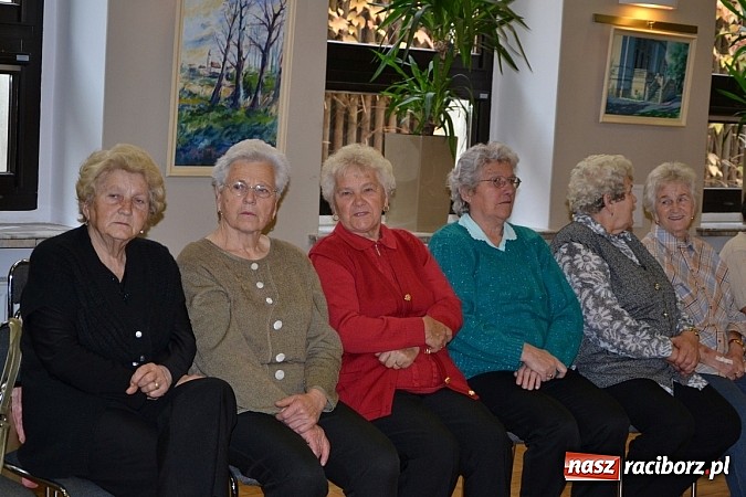 Zdjęcie w galerii na portalu naszraciborz.pl: W Tworkowie łączą pokolenia. Dziś było kiszynie kapusty wiadomości z regionu