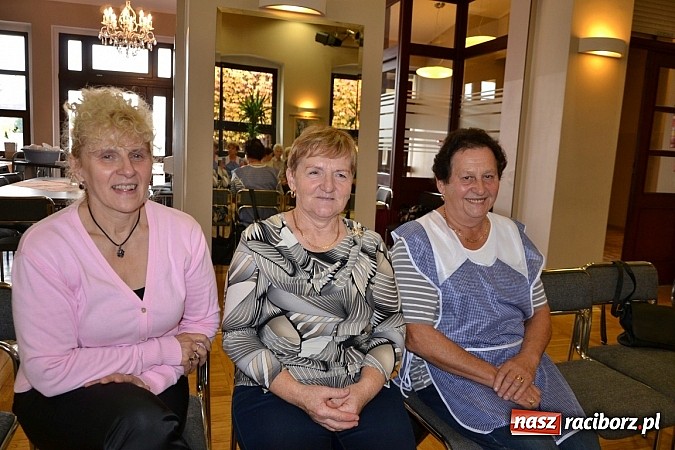 Zdjęcie w galerii na portalu naszraciborz.pl: W Tworkowie łączą pokolenia. Dziś było kiszynie kapusty wiadomości z regionu