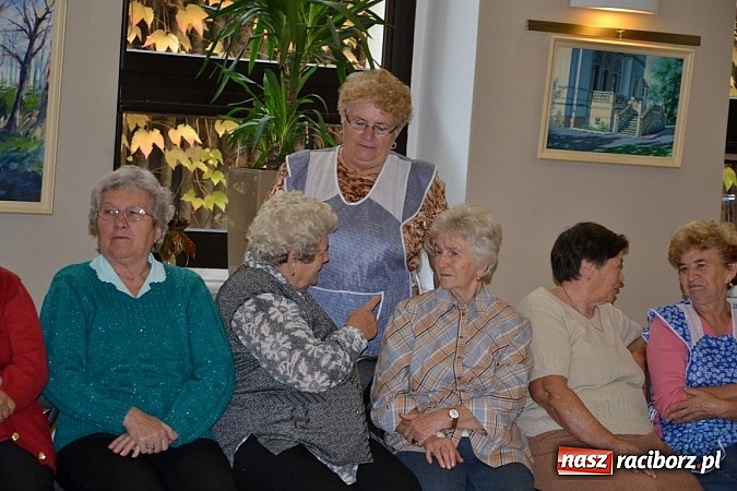 Zdjęcie w galerii na portalu naszraciborz.pl: W Tworkowie łączą pokolenia. Dziś było kiszynie kapusty wiadomości z regionu