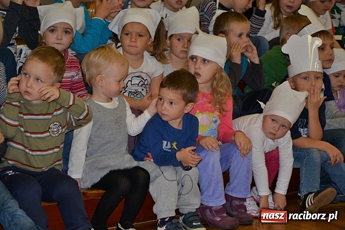 Zdjęcie w galerii na portalu naszraciborz.pl: W Tworkowie łączą pokolenia. Dziś było kiszynie kapusty wiadomości z regionu