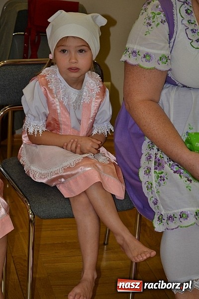 Zdjęcie w galerii na portalu naszraciborz.pl: W Tworkowie łączą pokolenia. Dziś było kiszynie kapusty wiadomości z regionu