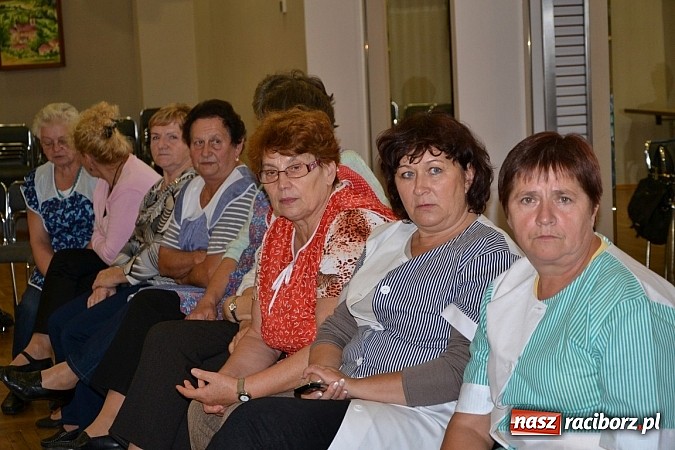 Zdjęcie w galerii na portalu naszraciborz.pl: W Tworkowie łączą pokolenia. Dziś było kiszynie kapusty wiadomości z regionu