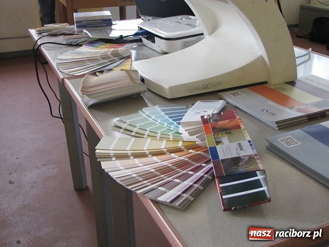 Zdjęcie w galerii na portalu naszraciborz.pl: Budowlaniec też artysta. O nowych technikach wykończeniowych w Budowlance wiadomości z regionu