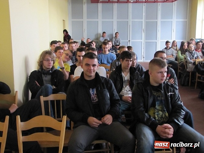 Zdjęcie w galerii na portalu naszraciborz.pl: Budowlaniec też artysta. O nowych technikach wykończeniowych w Budowlance wiadomości z regionu