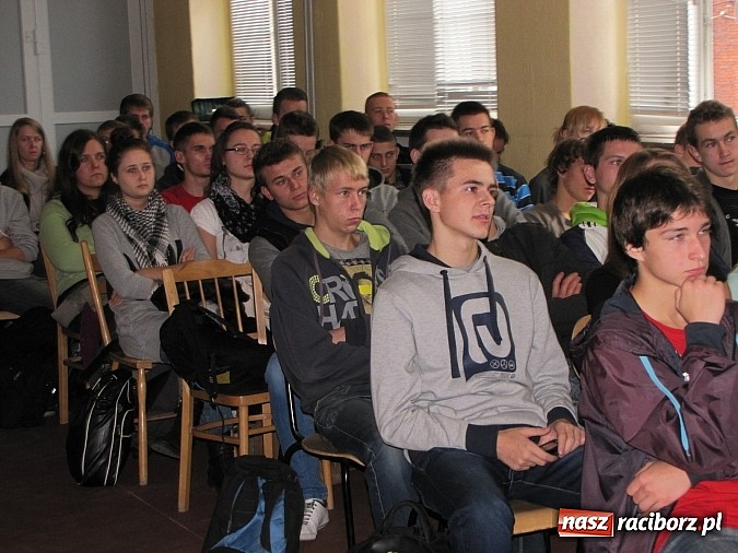 Zdjęcie w galerii na portalu naszraciborz.pl: Budowlaniec też artysta. O nowych technikach wykończeniowych w Budowlance wiadomości z regionu