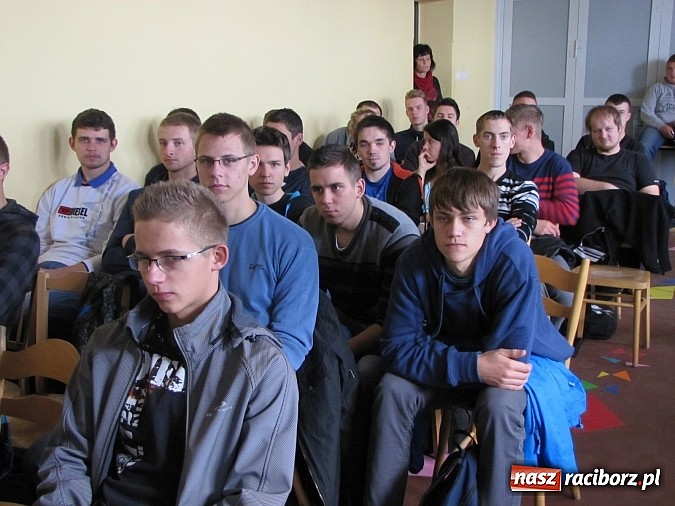 Zdjęcie w galerii na portalu naszraciborz.pl: Budowlaniec też artysta. O nowych technikach wykończeniowych w Budowlance wiadomości z regionu