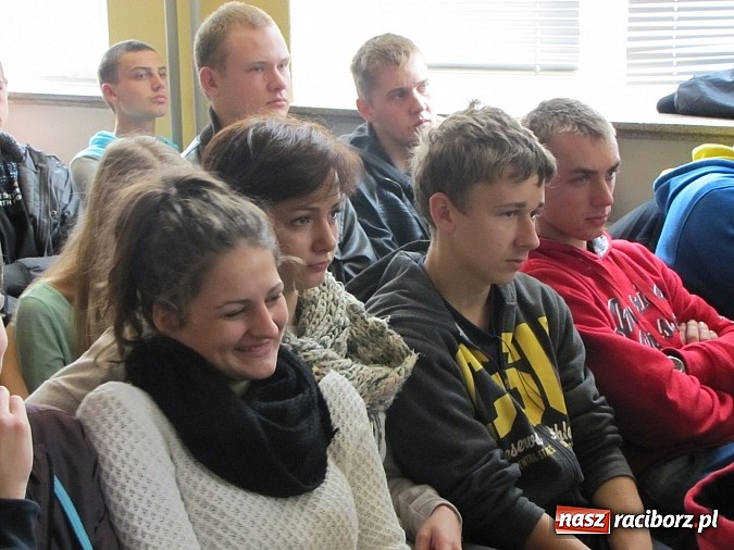 Zdjęcie w galerii na portalu naszraciborz.pl: Budowlaniec też artysta. O nowych technikach wykończeniowych w Budowlance wiadomości z regionu