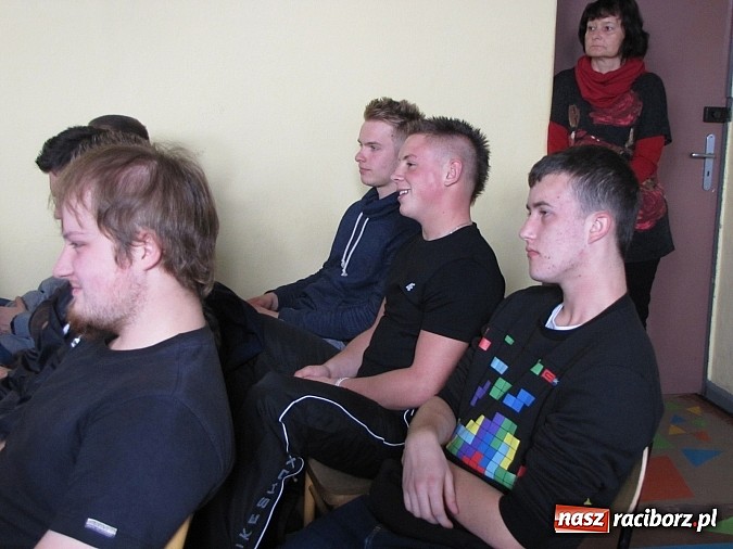 Zdjęcie w galerii na portalu naszraciborz.pl: Budowlaniec też artysta. O nowych technikach wykończeniowych w Budowlance wiadomości z regionu