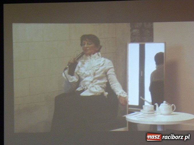 Zdjęcie w galerii na portalu naszraciborz.pl: O modlitwie nóg w książnicy wiadomości z regionu