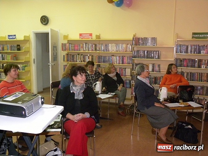 Zdjęcie w galerii na portalu naszraciborz.pl: O modlitwie nóg w książnicy wiadomości z regionu