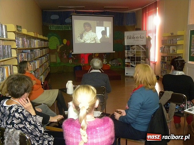Zdjęcie w galerii na portalu naszraciborz.pl: O modlitwie nóg w książnicy wiadomości z regionu