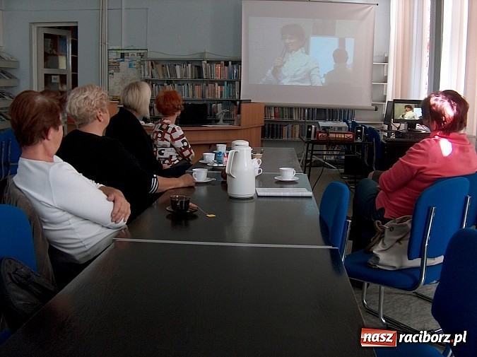 Zdjęcie w galerii na portalu naszraciborz.pl: O modlitwie nóg w książnicy wiadomości z regionu