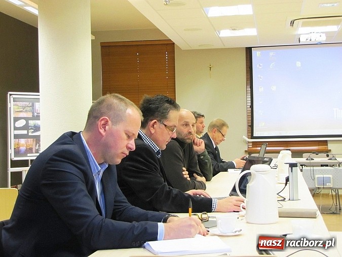 Zdjęcie w galerii na portalu naszraciborz.pl: O zbiorniku Racibórz podczas komisji rozwoju gospodarczego wiadomości z regionu