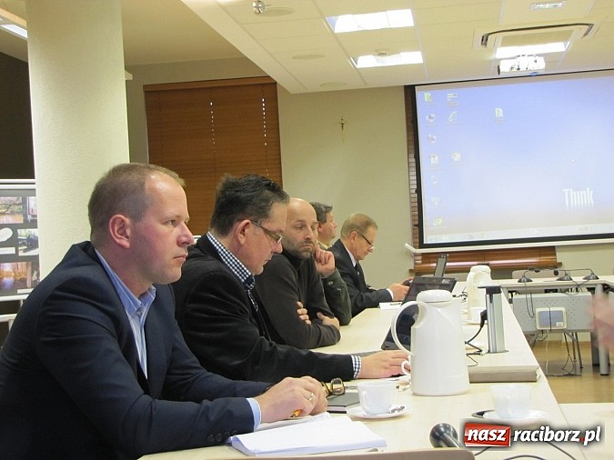 Zdjęcie w galerii na portalu naszraciborz.pl: O zbiorniku Racibórz podczas komisji rozwoju gospodarczego wiadomości z regionu