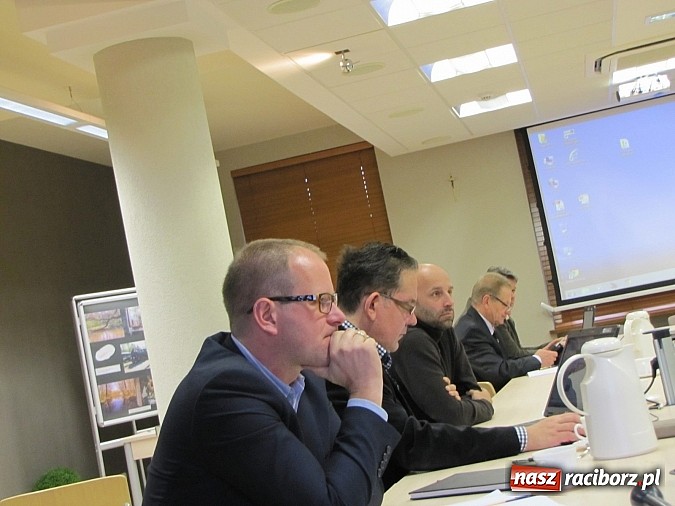 Zdjęcie w galerii na portalu naszraciborz.pl: O zbiorniku Racibórz podczas komisji rozwoju gospodarczego wiadomości z regionu