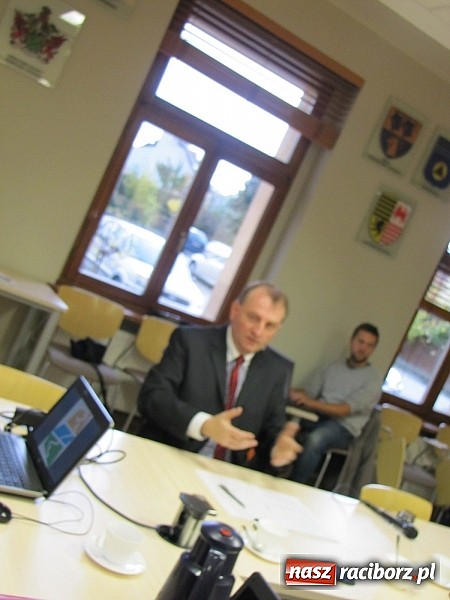 Zdjęcie w galerii na portalu naszraciborz.pl: O zbiorniku Racibórz podczas komisji rozwoju gospodarczego wiadomości z regionu