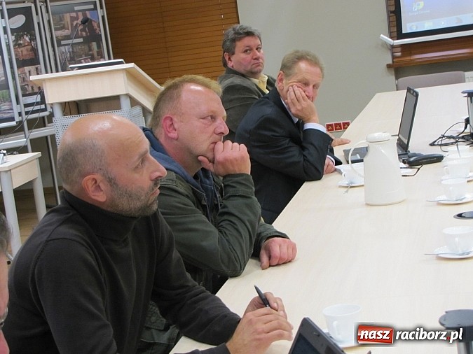 Zdjęcie w galerii na portalu naszraciborz.pl: O zbiorniku Racibórz podczas komisji rozwoju gospodarczego wiadomości z regionu