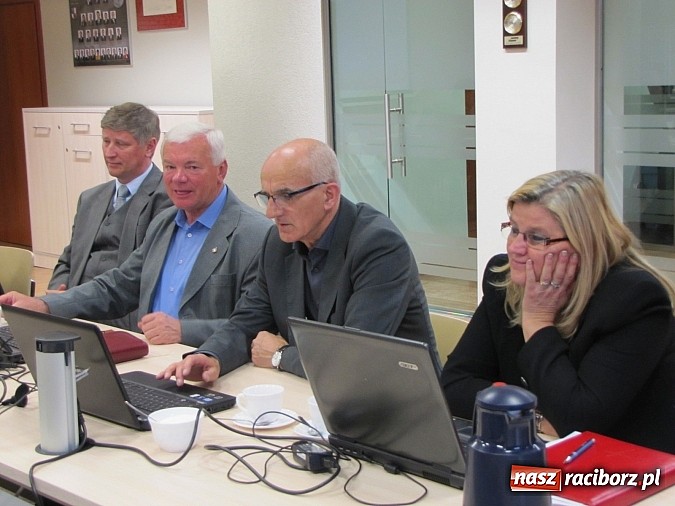 Zdjęcie w galerii na portalu naszraciborz.pl: O zbiorniku Racibórz podczas komisji rozwoju gospodarczego wiadomości z regionu