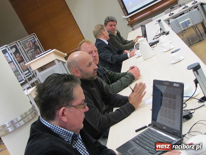 Zdjęcie w galerii na portalu naszraciborz.pl: O zbiorniku Racibórz podczas komisji rozwoju gospodarczego wiadomości z regionu