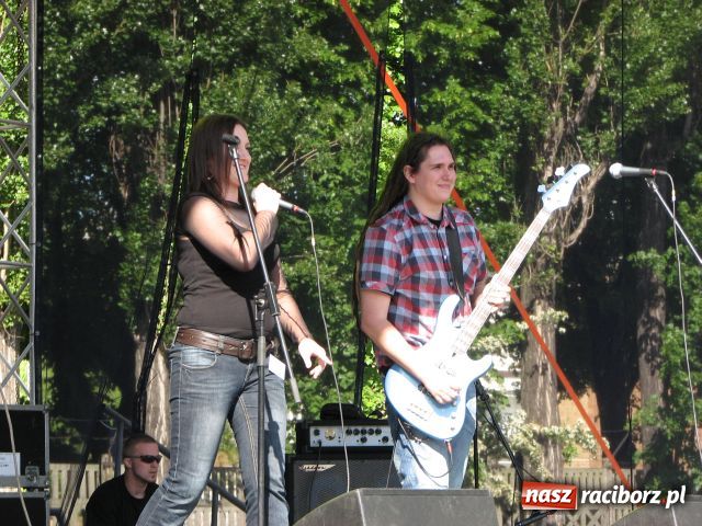 Zdjęcie w galerii na portalu naszraciborz.pl: Pomarańcza rozpętała burzę wiadomości z regionu