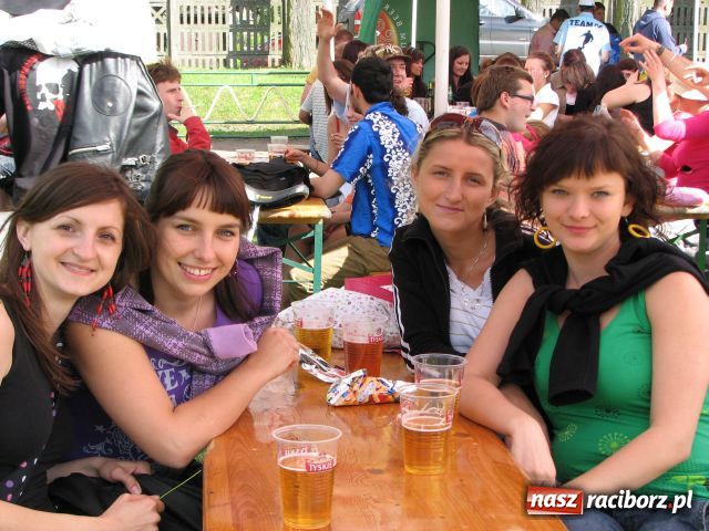 Zdjęcie w galerii na portalu naszraciborz.pl: Pomarańcza rozpętała burzę wiadomości z regionu