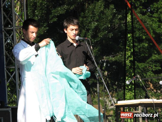 Zdjęcie w galerii na portalu naszraciborz.pl: Pomarańcza rozpętała burzę wiadomości z regionu