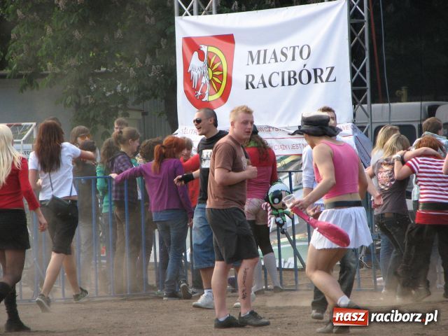 Zdjęcie w galerii na portalu naszraciborz.pl: Pomarańcza rozpętała burzę wiadomości z regionu
