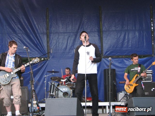 Zdjęcie w galerii na portalu naszraciborz.pl: Pomarańcza rozpętała burzę wiadomości z regionu