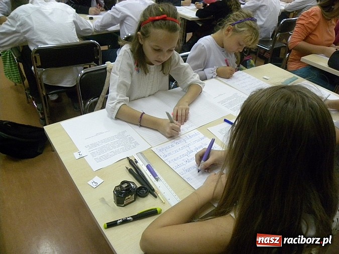 Zdjęcie w galerii na portalu naszraciborz.pl: Dziś wyłoniono raciborskich Mistrz&oacute;w Kaligrafii wiadomości z regionu