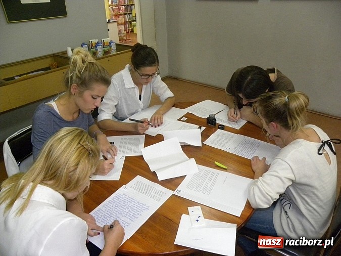 Zdjęcie w galerii na portalu naszraciborz.pl: Dziś wyłoniono raciborskich Mistrz&oacute;w Kaligrafii wiadomości z regionu