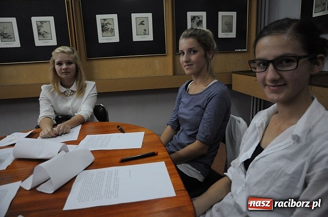 Zdjęcie w galerii na portalu naszraciborz.pl: Dziś wyłoniono raciborskich Mistrz&oacute;w Kaligrafii wiadomości z regionu