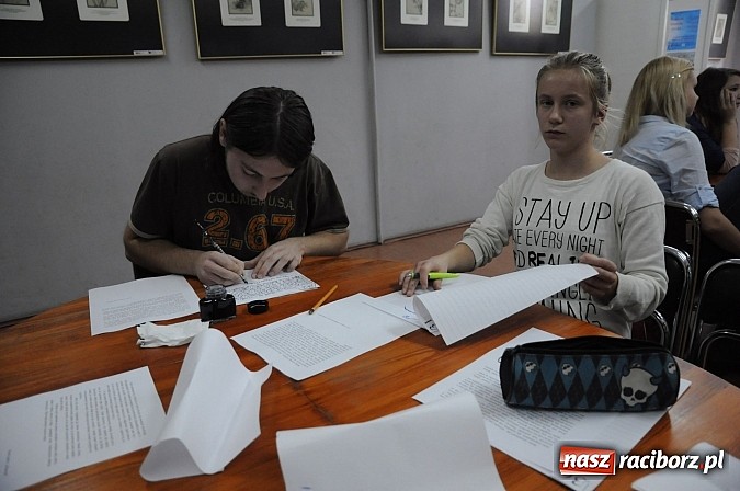 Zdjęcie w galerii na portalu naszraciborz.pl: Dziś wyłoniono raciborskich Mistrz&oacute;w Kaligrafii wiadomości z regionu