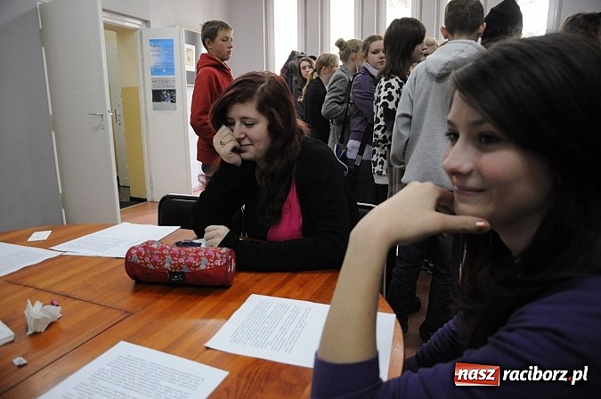 Zdjęcie w galerii na portalu naszraciborz.pl: Dziś wyłoniono raciborskich Mistrz&oacute;w Kaligrafii wiadomości z regionu