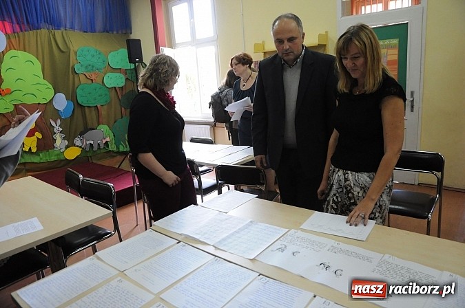 Zdjęcie w galerii na portalu naszraciborz.pl: Dziś wyłoniono raciborskich Mistrz&oacute;w Kaligrafii wiadomości z regionu