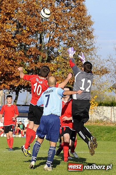 Zdjęcie w galerii na portalu naszraciborz.pl: Piłkarze Rafako wygrali z Naprzodem wiadomości z regionu