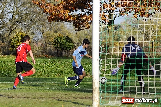 Zdjęcie w galerii na portalu naszraciborz.pl: Piłkarze Rafako wygrali z Naprzodem wiadomości z regionu