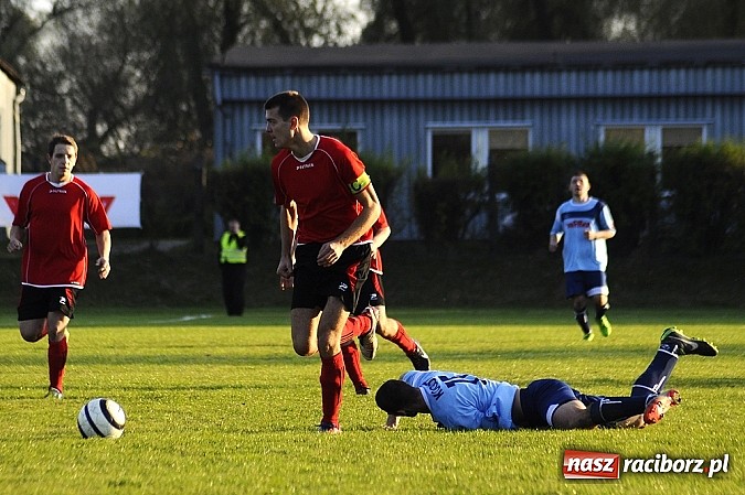 Zdjęcie w galerii na portalu naszraciborz.pl: Piłkarze Rafako wygrali z Naprzodem wiadomości z regionu