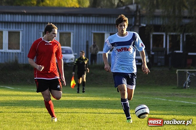 Zdjęcie w galerii na portalu naszraciborz.pl: Piłkarze Rafako wygrali z Naprzodem wiadomości z regionu