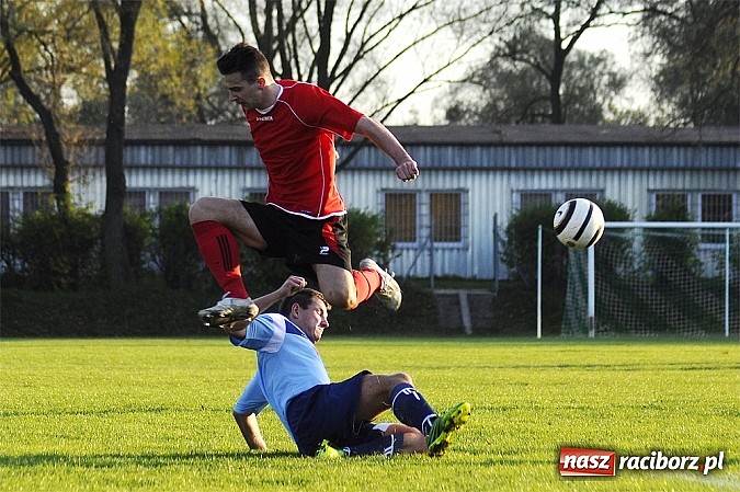 Zdjęcie w galerii na portalu naszraciborz.pl: Piłkarze Rafako wygrali z Naprzodem wiadomości z regionu